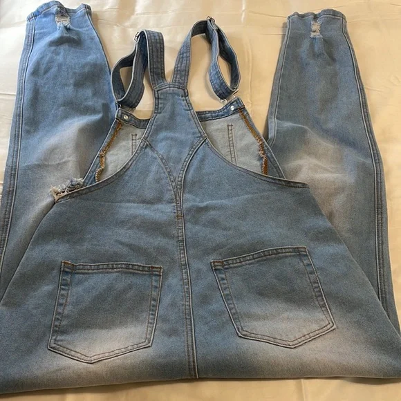 New Overalls size Medium - Picture 4 of 5